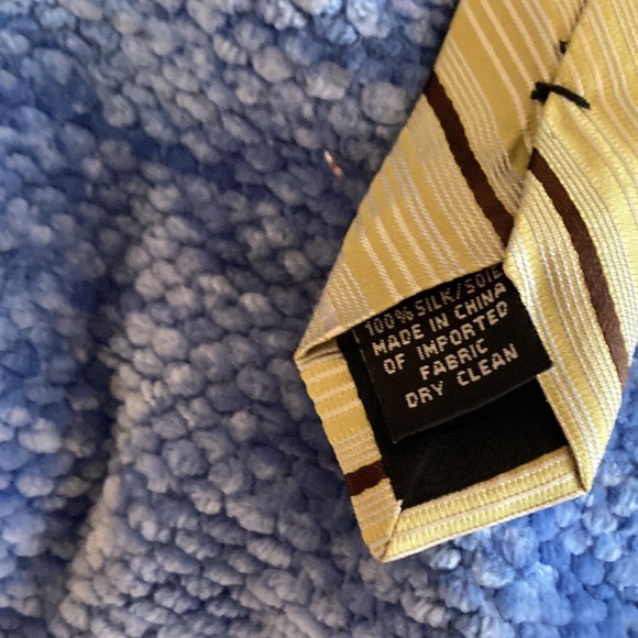 Calvin Klein golden stripped tie - Picture 3 of 3